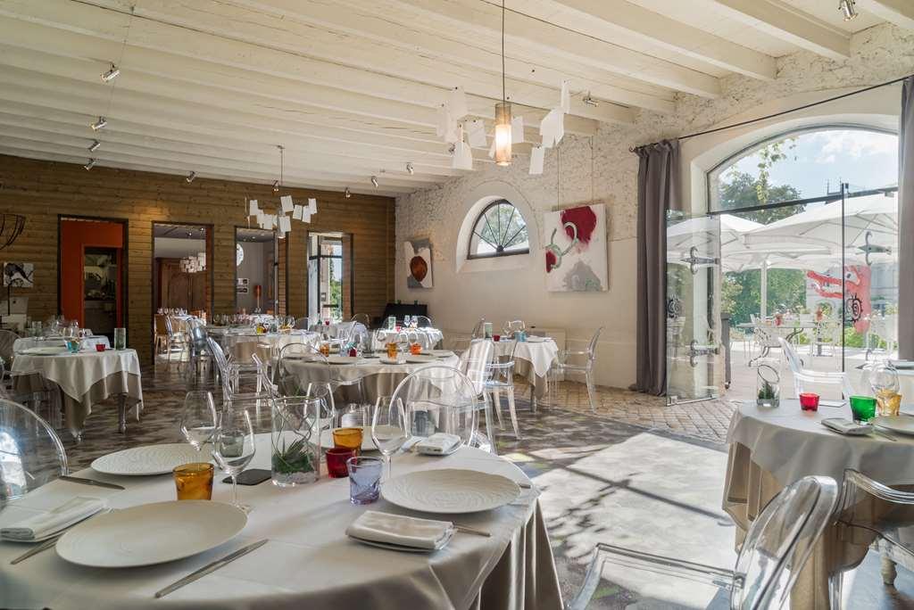Ogchateau De Nieuil Ресторант снимка